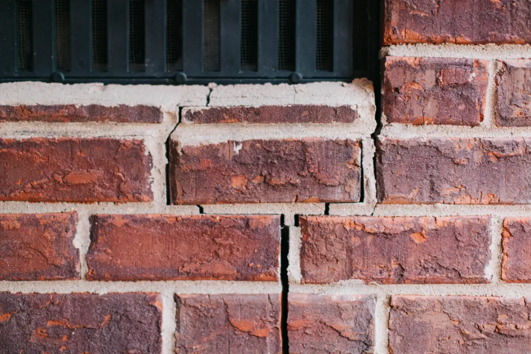 Foundation Settlement Signs