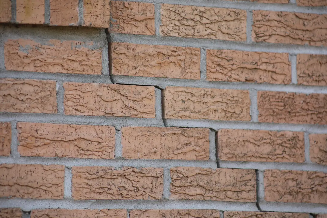 What Are Wall Cracks