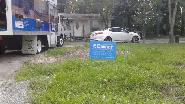 Ugene and Evelyn B. of Gadsden, SC show off the Cantey sign in their yard!
