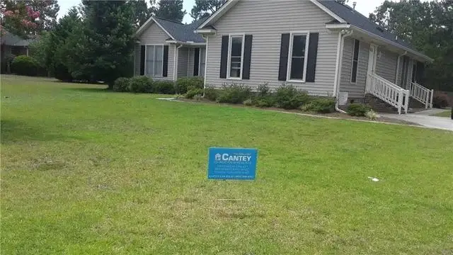 Sherri was so happy with Cantey's results and customer service, she proudly displayed our name on her front yard.