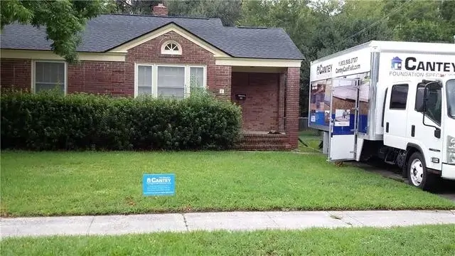 Claus and Elizabeth proudly put our Cantey sign in their front yard.